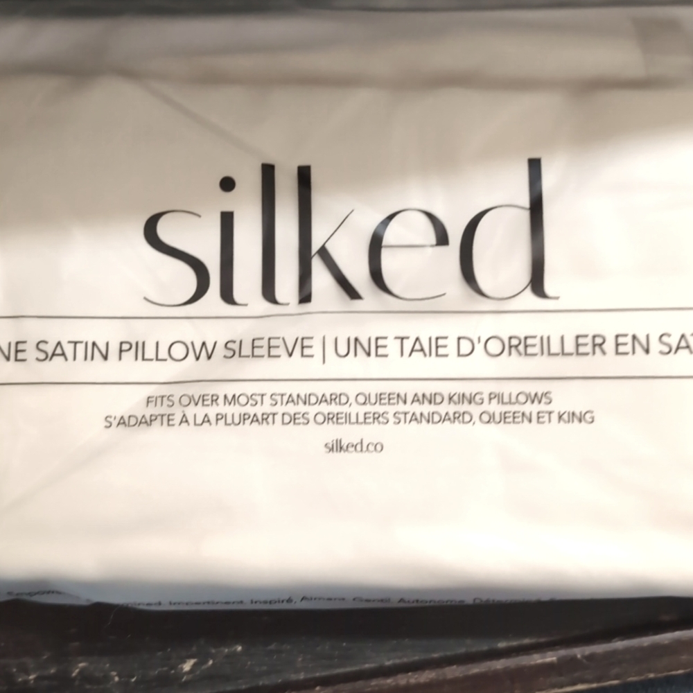 Silked Pillow Sleeve NWOT